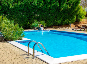 ¿Cómo mantener el agua de tu piscina durante una ola de calor?
