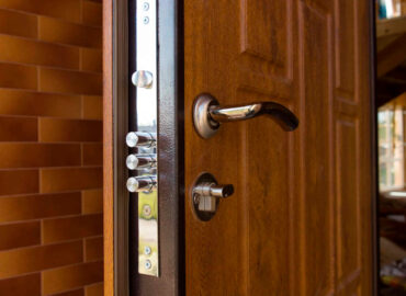 ¿A qué debes prestar atención al comprar una puerta blindada?